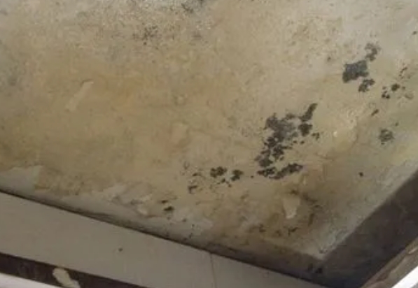 东莞阳台漏水维修公司分享下东莞卫生间渗水维修需要注意哪些问题。